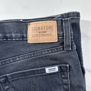 Signature by Levi Strauss High Rise Straight Jeans NWOT